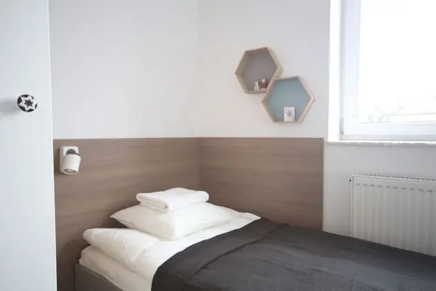 Tek Kişilik Oda, Ortak Banyo (Zdrowie)