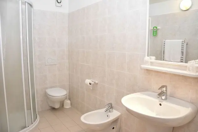 Comfort Tek Büyük veya İki Ayrı Yataklı Oda