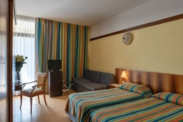 Tek Büyük Yataklı Oda, Havuz Manzaralı