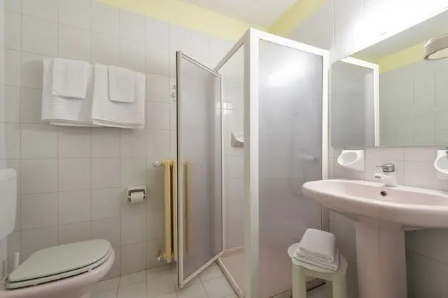 Tek Büyük Yataklı Oda, Havuz Manzaralı