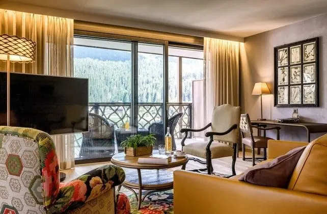 Junior Süit, Balkon, Köşe