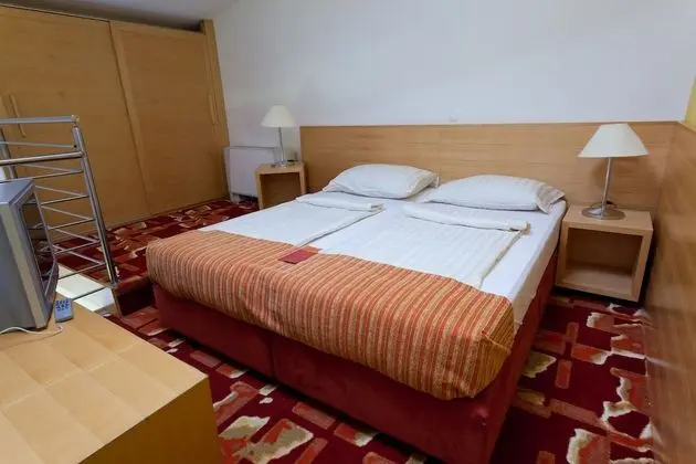 Gallery Üç Kişilik Oda, 1 Yatak Odası