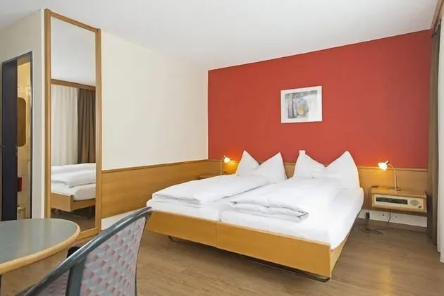 Büyük Yataklı Tek Kişilik Oda