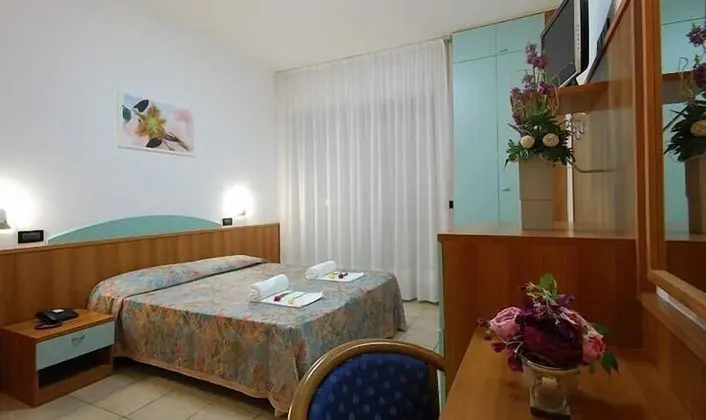 Tek Büyük veya İki Ayrı Yataklı Oda, Balkon, Deniz Manzaralı