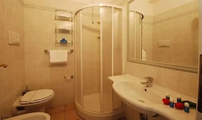 Tek Büyük veya İki Ayrı Yataklı Oda, Balkon, Deniz Manzaralı