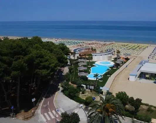 Tek Büyük veya İki Ayrı Yataklı Oda, Balkon, Deniz Manzaralı