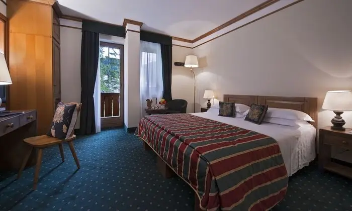 Tek Büyük Yataklı Oda, Balkon, Dağ Manzaralı
