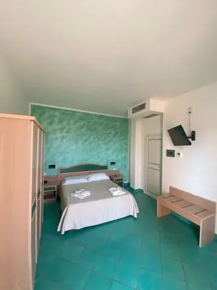 Tek Büyük veya İki Ayrı Yataklı Oda, Deniz Manzaralı