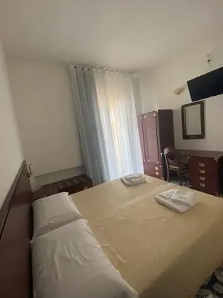 Tek Büyük veya İki Ayrı Yataklı Oda, Deniz Manzaralı