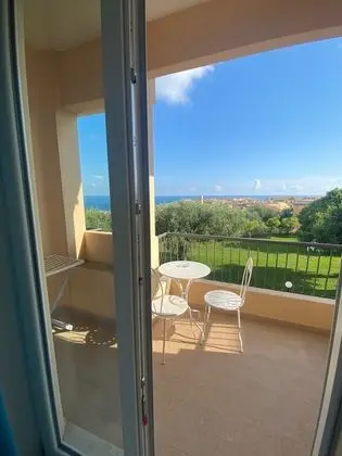 Tek Büyük veya İki Ayrı Yataklı Oda, Deniz Manzaralı