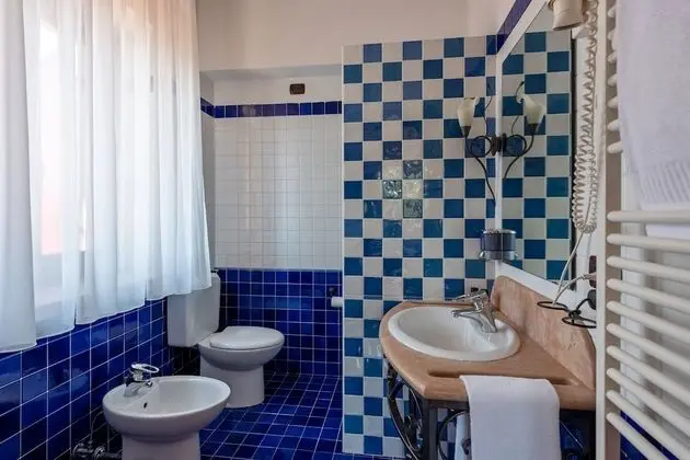 Üç Kişilik Oda