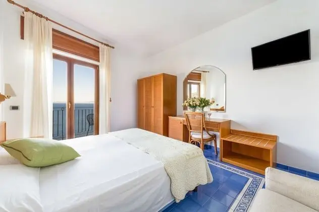 Tek Büyük Yataklı Oda, 1 Çift Kişilik Yatak, Balkon, Deniz Manzaralı