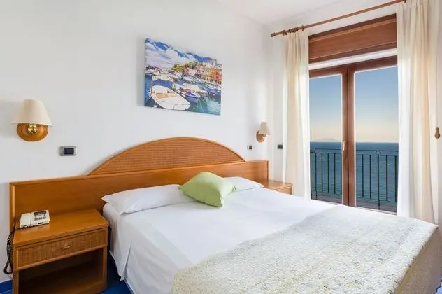 Tek Büyük Yataklı Oda, 1 Çift Kişilik Yatak, Balkon, Deniz Manzaralı