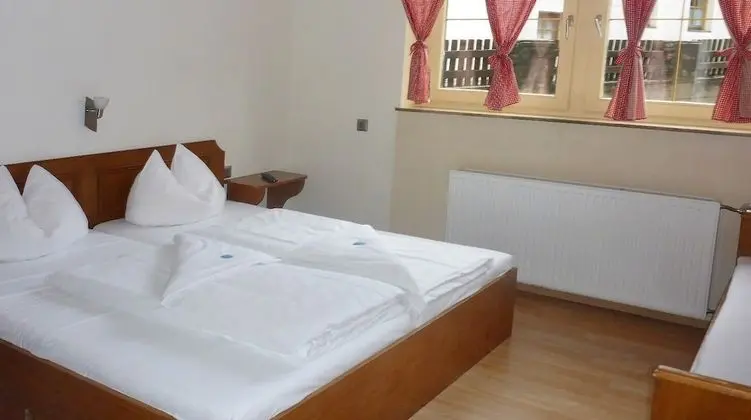 Üç Kişilik Oda