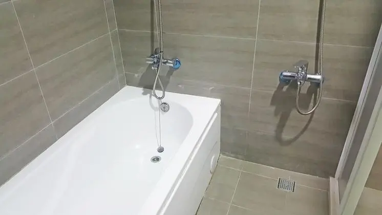 Dört Kişilik Oda, Küvet (With Bathtub)