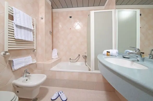 Comfort Tek Büyük Yataklı Oda, 1 Çift Kişilik veya 2 Tek Kişilik Yatak