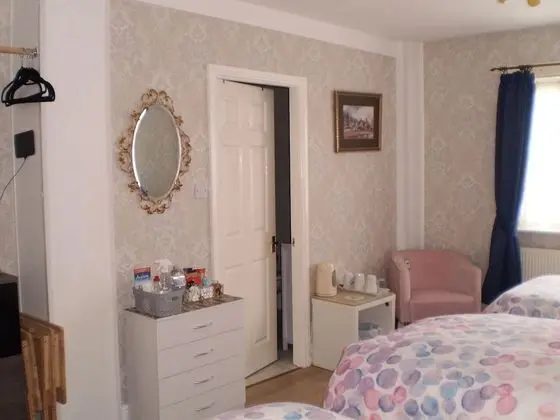 Comfort Üç Kişilik Oda, Banyolu/Duşlu (Blue Room with shower)