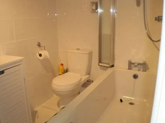 Üç Kişilik Oda, Banyolu/Duşlu (and Shower)