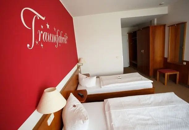 Büyük Yataklı Tek Kişilik Oda