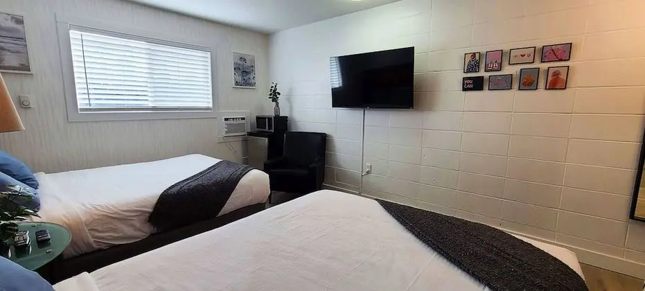 2 Queen Room