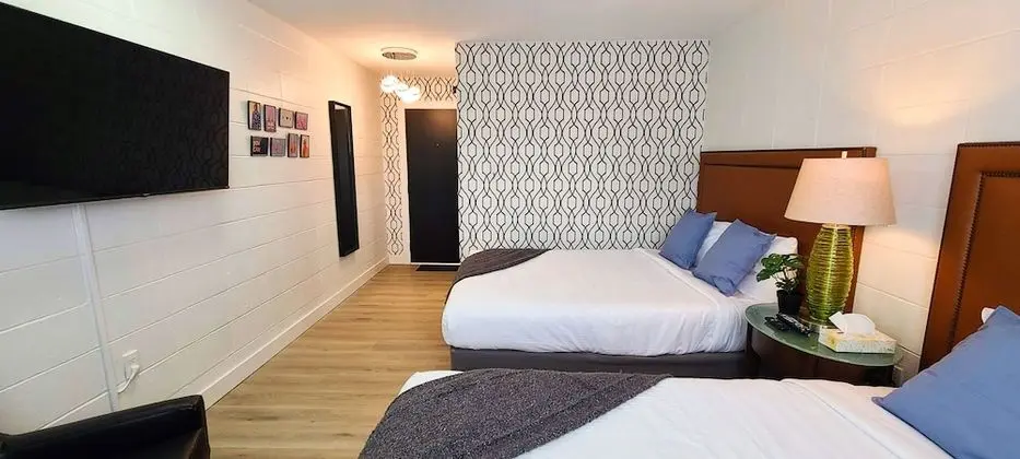 2 Queen Room