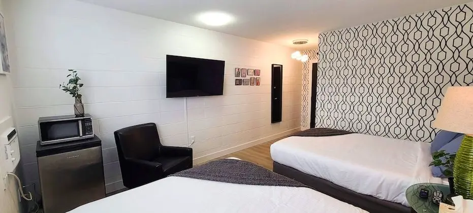 2 Queen Room