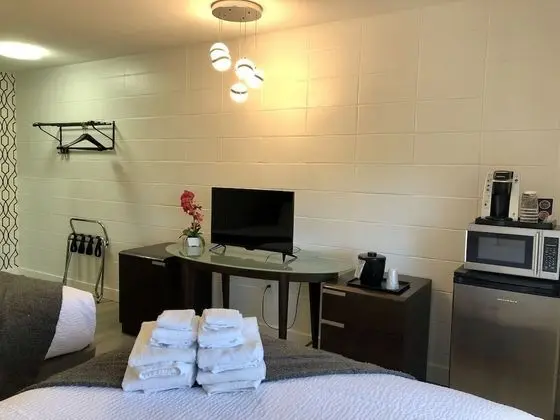 2 Queen Room