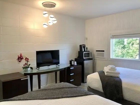 2 Queen Room