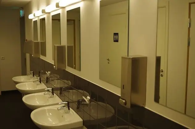 Dört Kişilik Oda, Ortak Banyo