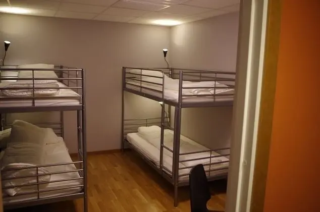 İki Ayrı Yataklı Oda, Ortak Banyo