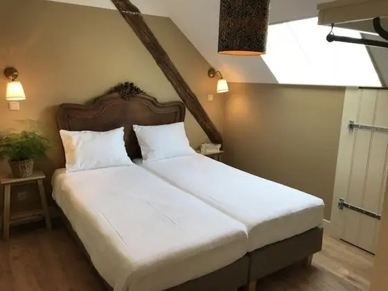 Ev