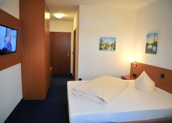 Büyük Yataklı Tek Kişilik Oda