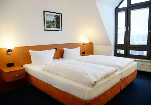 Büyük Yataklı Tek Kişilik Oda