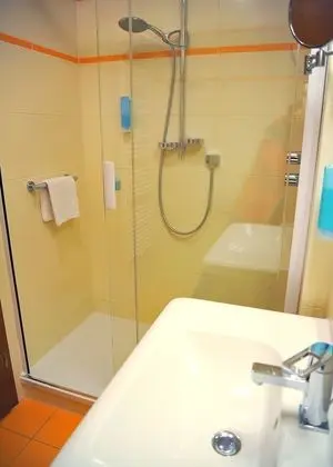 Büyük Yataklı Tek Kişilik Oda