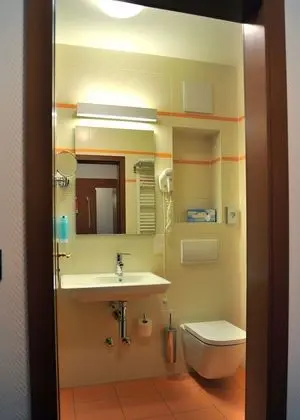 Büyük Yataklı Tek Kişilik Oda