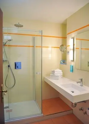 Büyük Yataklı Tek Kişilik Oda