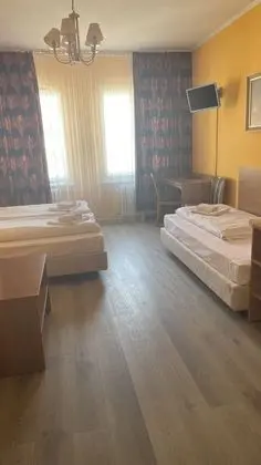 Üç Kişilik Oda