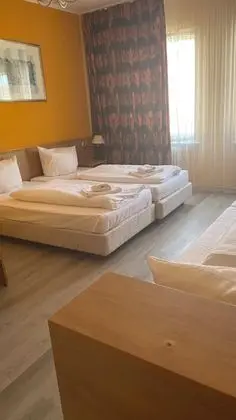 Üç Kişilik Oda