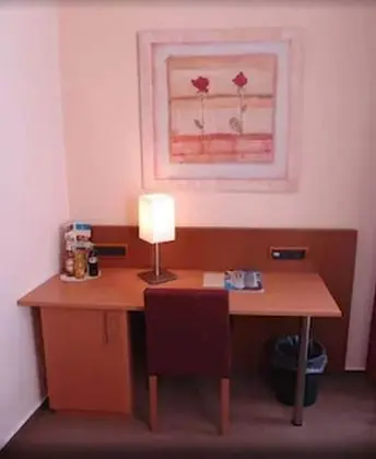 Üç Kişilik Oda