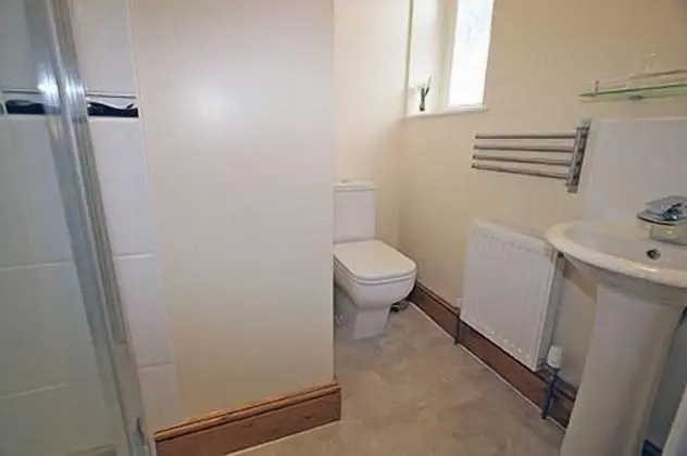 Classic Tek Büyük Yataklı Oda, Banyolu/Duşlu (with Shower)