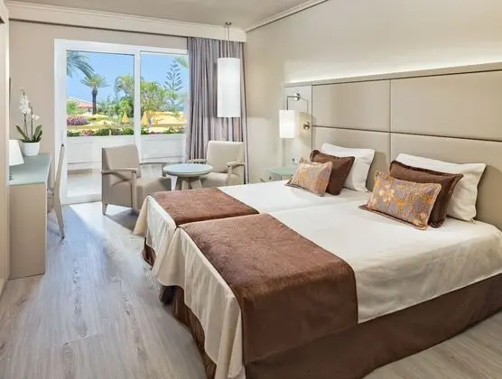 Tek Büyük Yataklı Oda, Kısmi Deniz Manzaralı (3 adults)