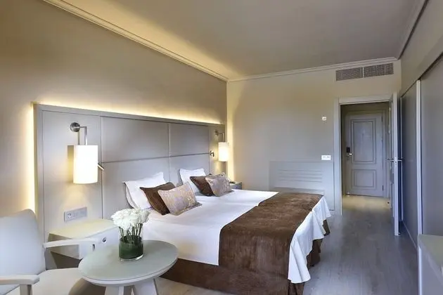Tek Büyük Yataklı Oda, Kısmi Deniz Manzaralı (3 adults)