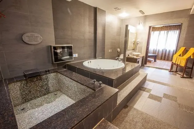 Deluxe Tek Büyük Yataklı Oda