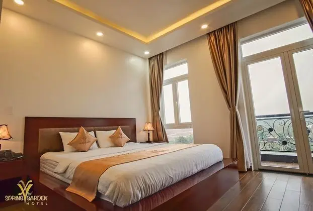 Deluxe Tek Büyük Yataklı Oda, Göl Manzaralı