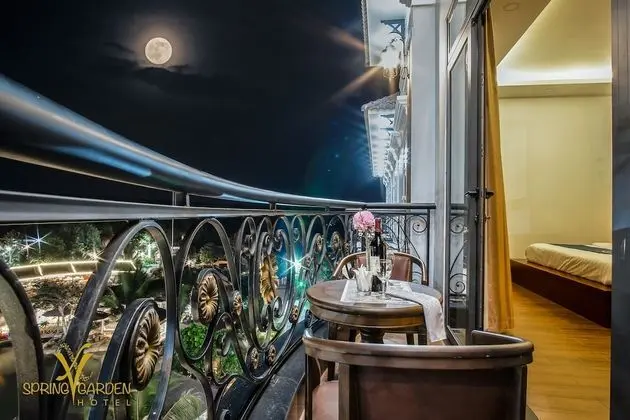Deluxe Tek Büyük Yataklı Oda, Göl Manzaralı