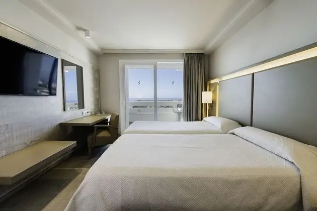 Standard Tek Büyük Yataklı Oda, Havuz Manzaralı (3 adults)