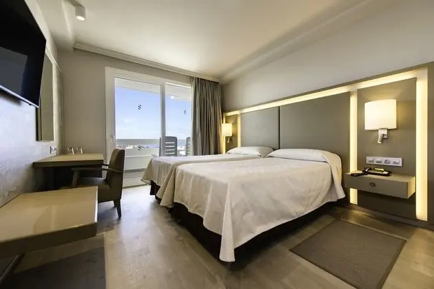Standard Tek Büyük Yataklı Oda, Havuz Manzaralı (3 adults)