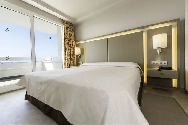 Standard Tek Büyük Yataklı Oda, Havuz Manzaralı (3 adults)