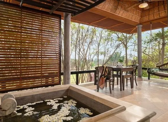 Deluxe Kır Evi (with Jacuzzi)