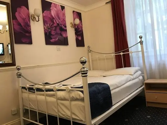 Üç Kişilik Oda